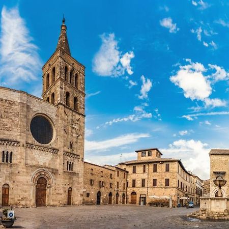 Alloggio Flaminia Con Parcheggio Di Proprieta! Bevagna Eksteriør billede